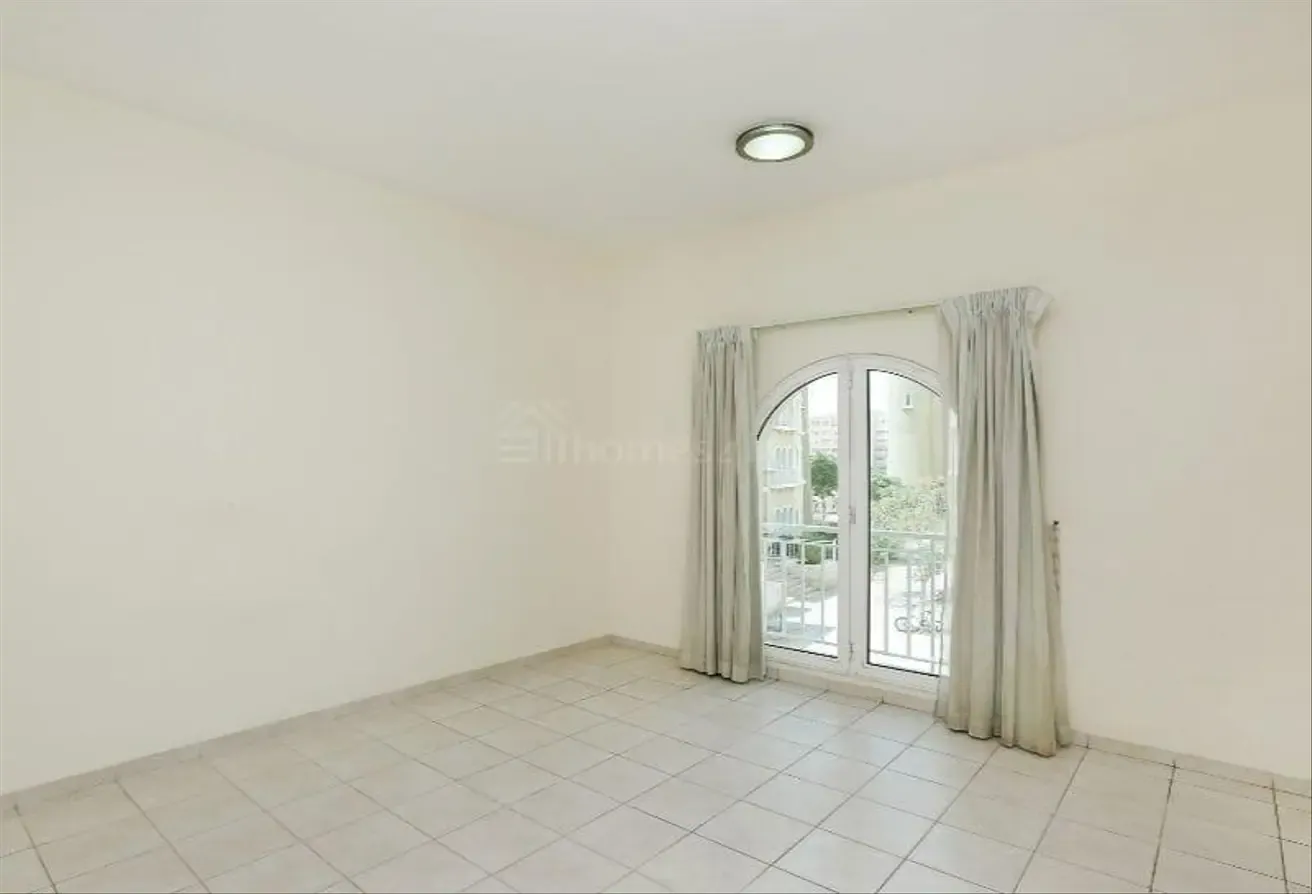 Spacious 2BR | Near Metro | Community View