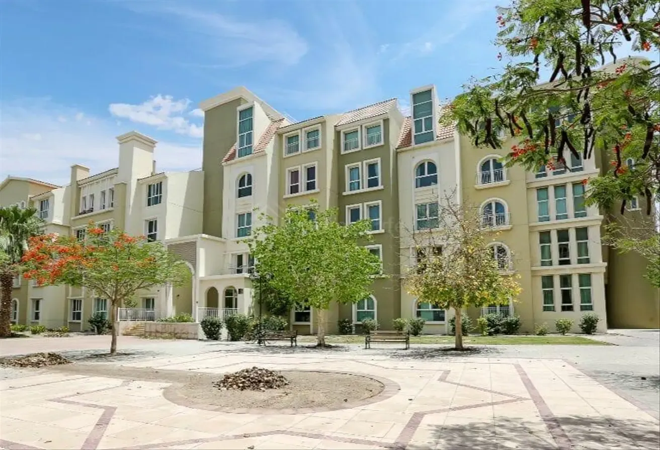 Spacious 2BR | Near Metro | Community View