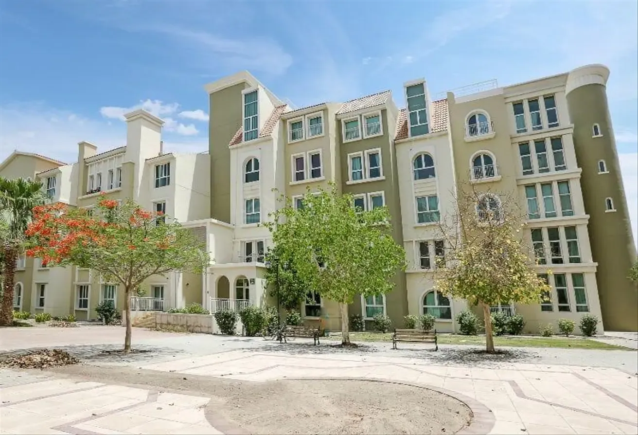 Spacious 2BR | Near Metro | Community View