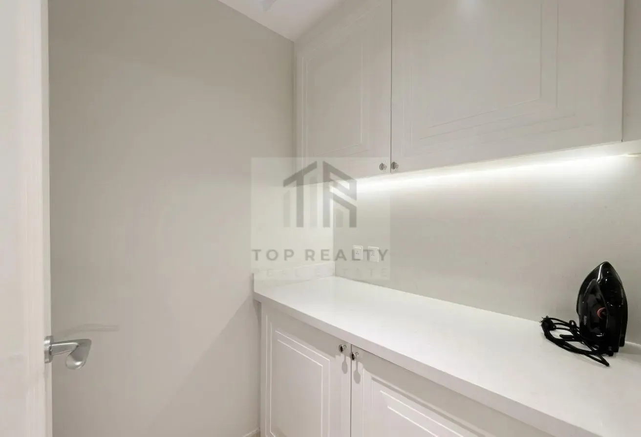 Luxury 2BR | Burj Khalifa View | Fully Furnished