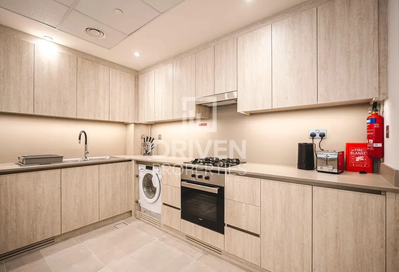 Spacious with Maids Room | Mid Floor | Furnished