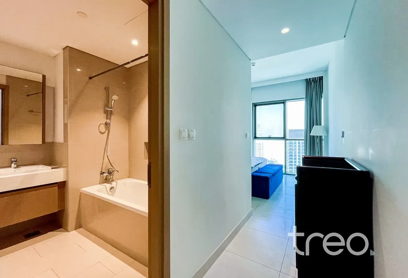 Vacant | Lagoon Views | High Floor