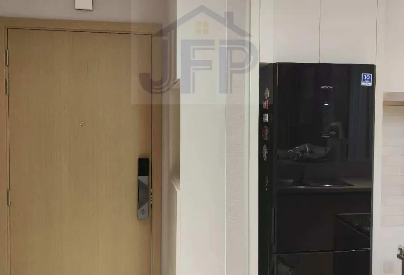 2BR apartment corner unit with partial sea view