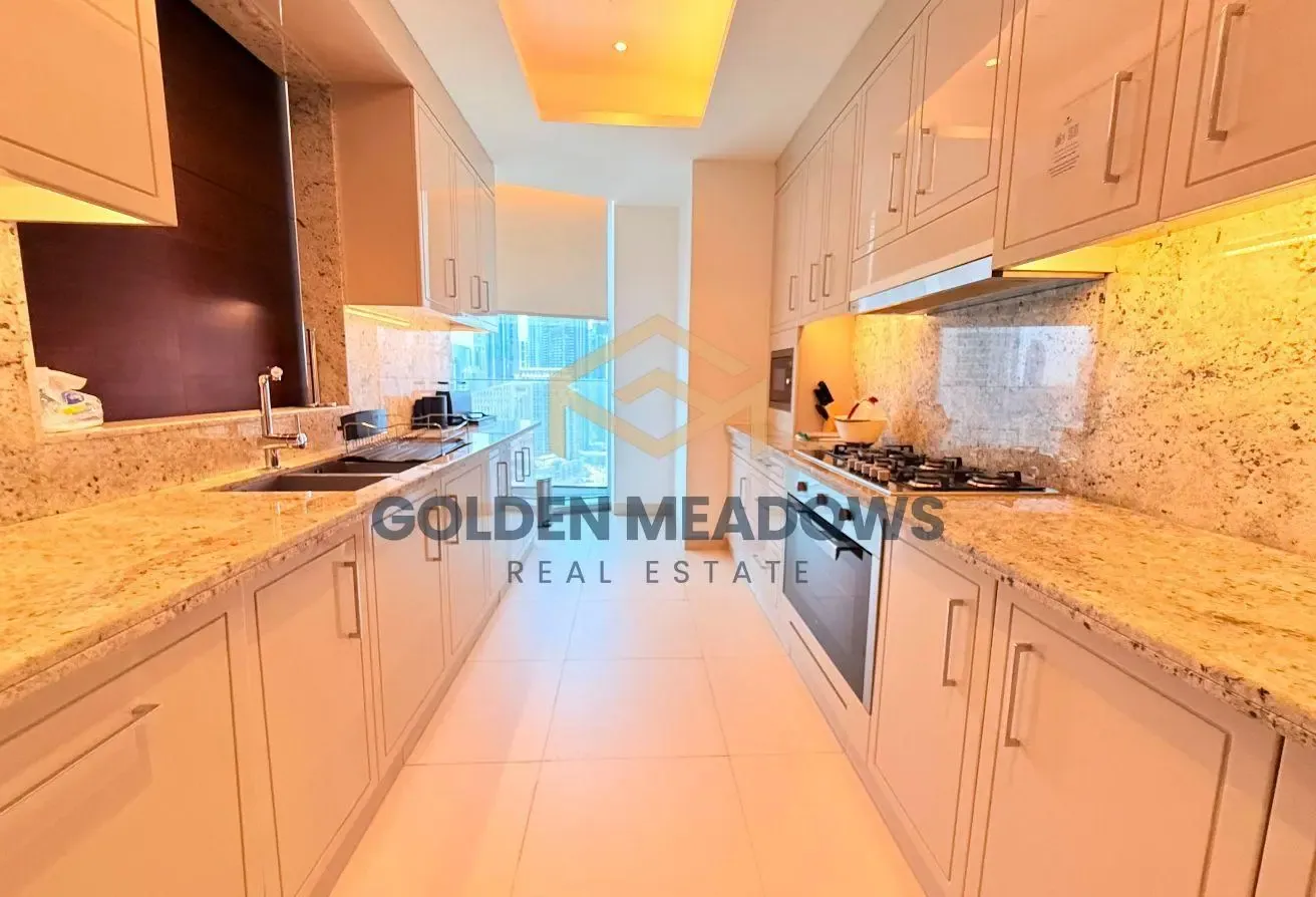 Luxury 3Bed+Maid | Burj View | Sky View