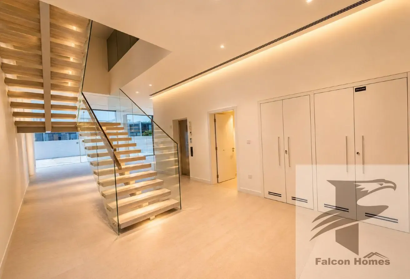Spacious 4BR Bright Villa with Private Garden