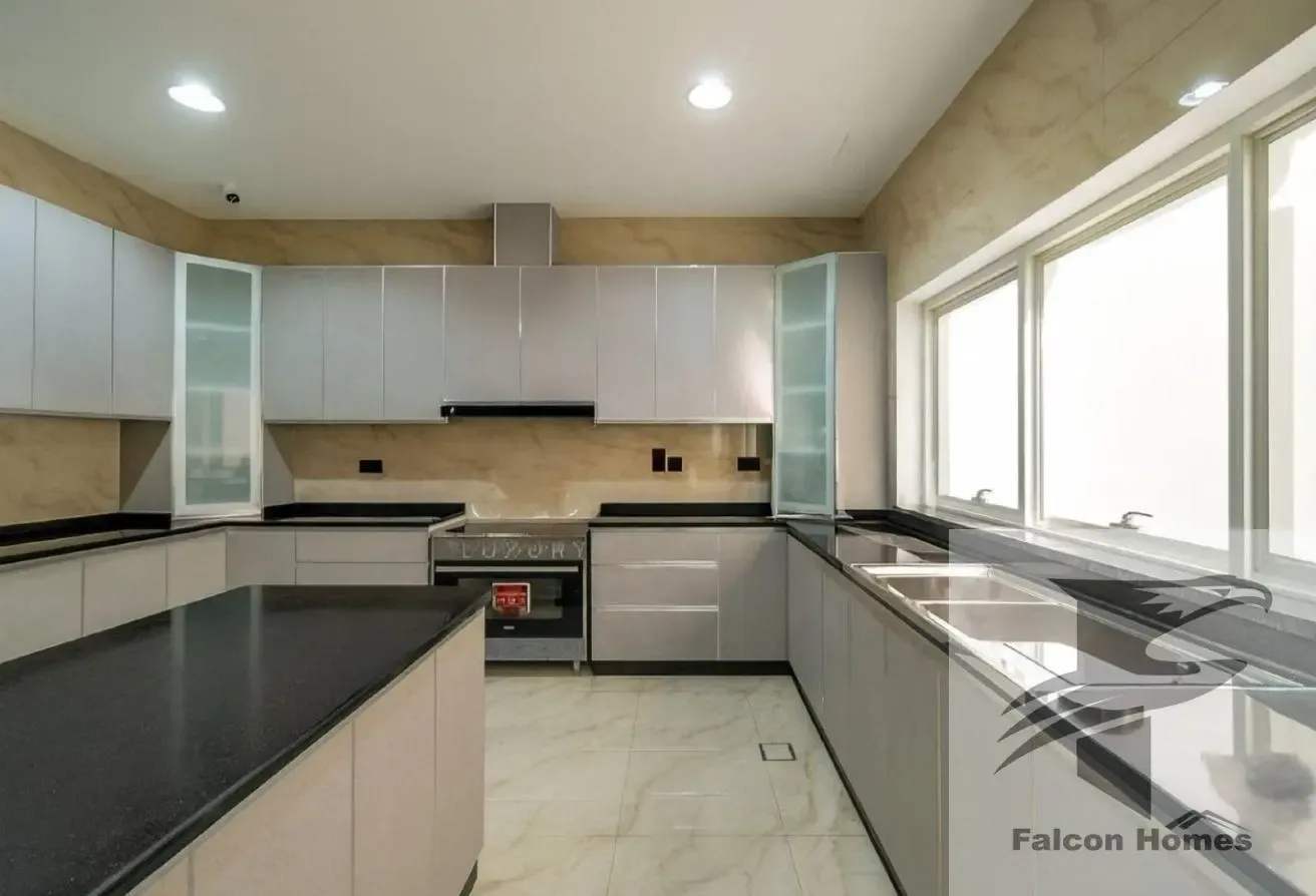 Spacious 7BR Luxury Villa with Pool and Garden