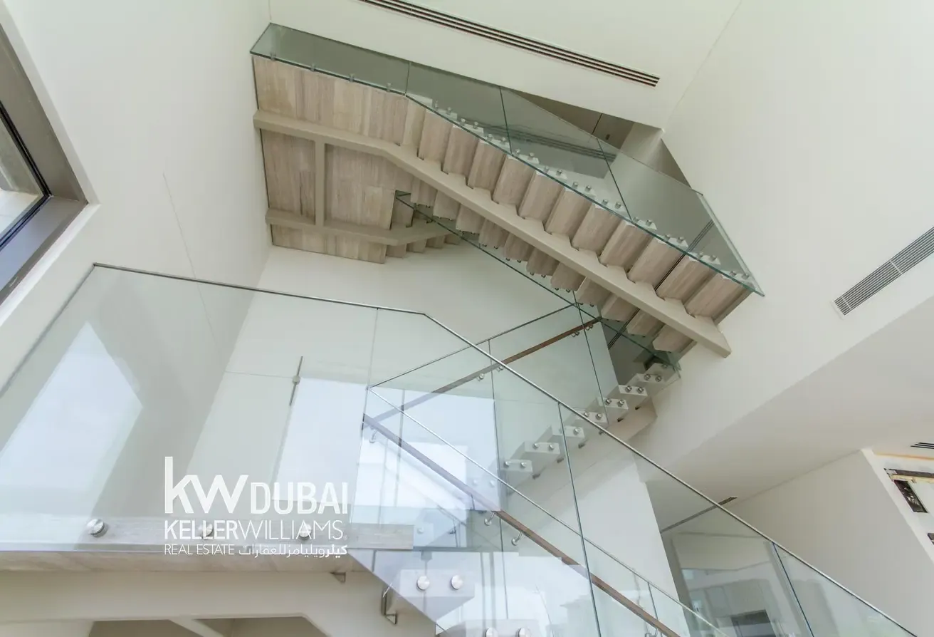 Prime Corner Villa | Expansive Plot | 5 Bedrooms