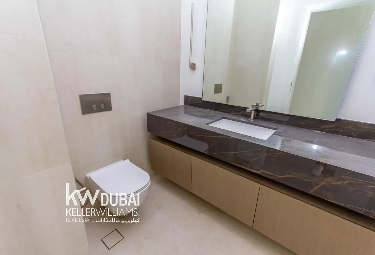Prime Corner Villa | Expansive Plot | 5 Bedrooms