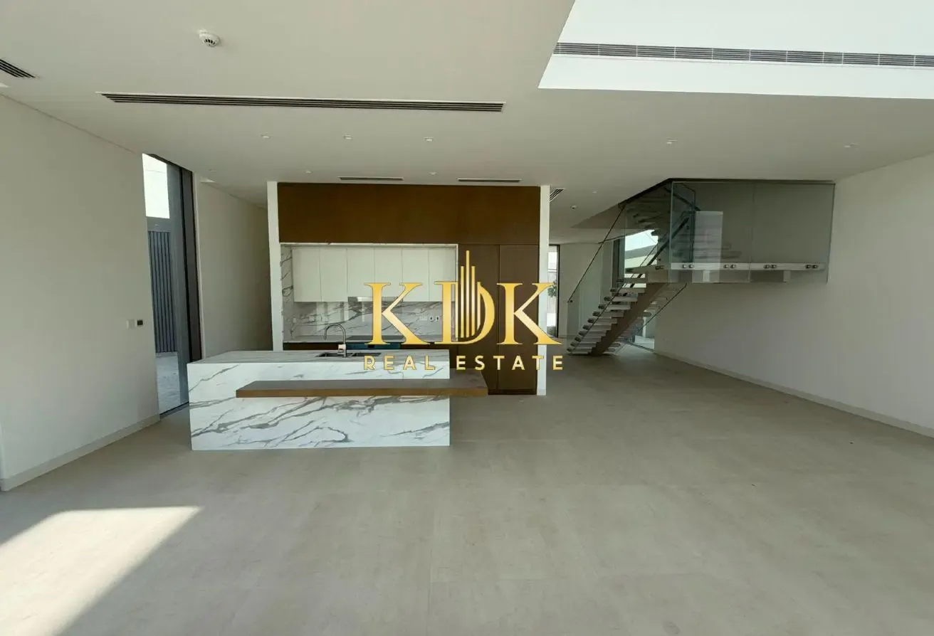 Corner Unit | Single Row | Spacious Layout