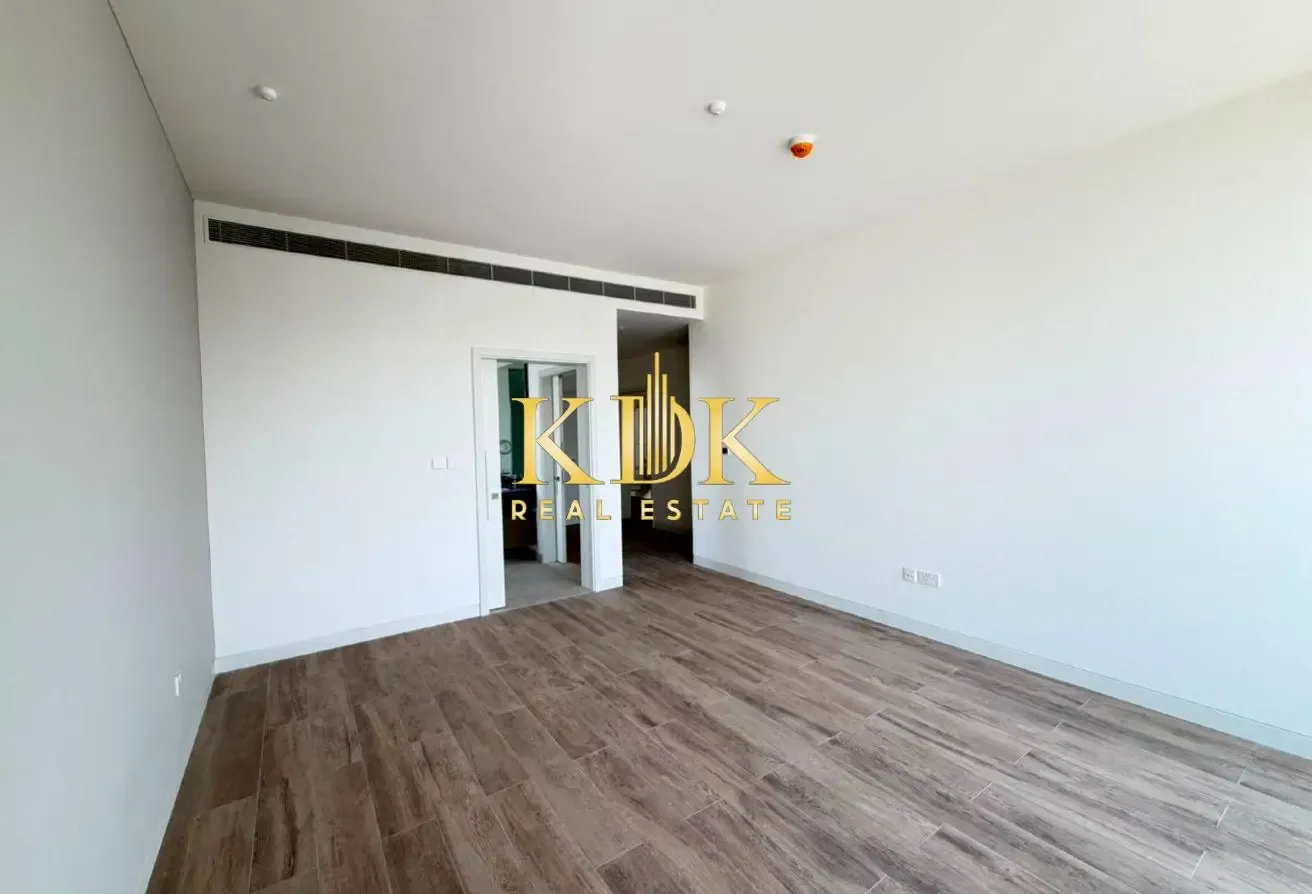 Corner Unit | Single Row | Spacious Layout