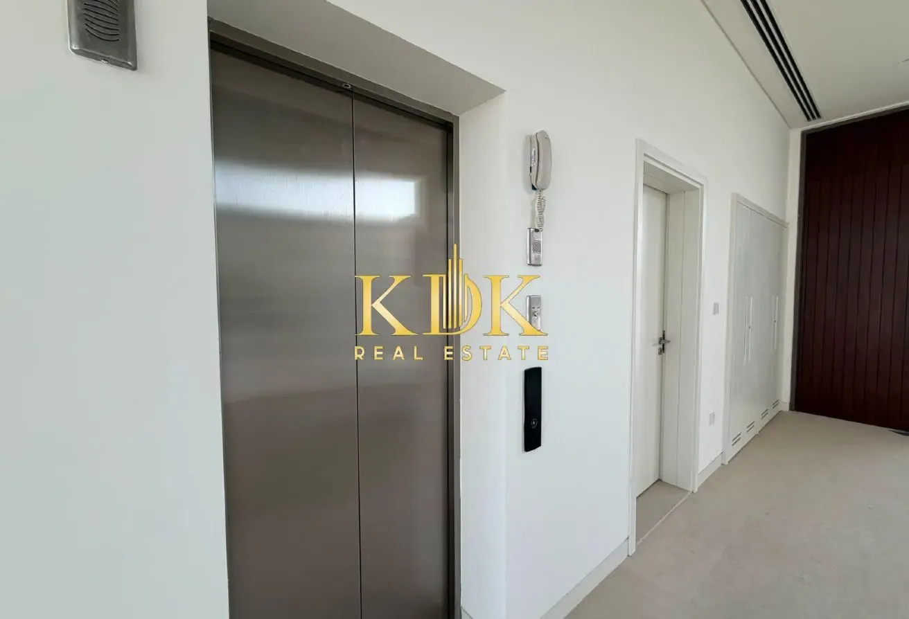 Corner Unit | Single Row | Spacious Layout