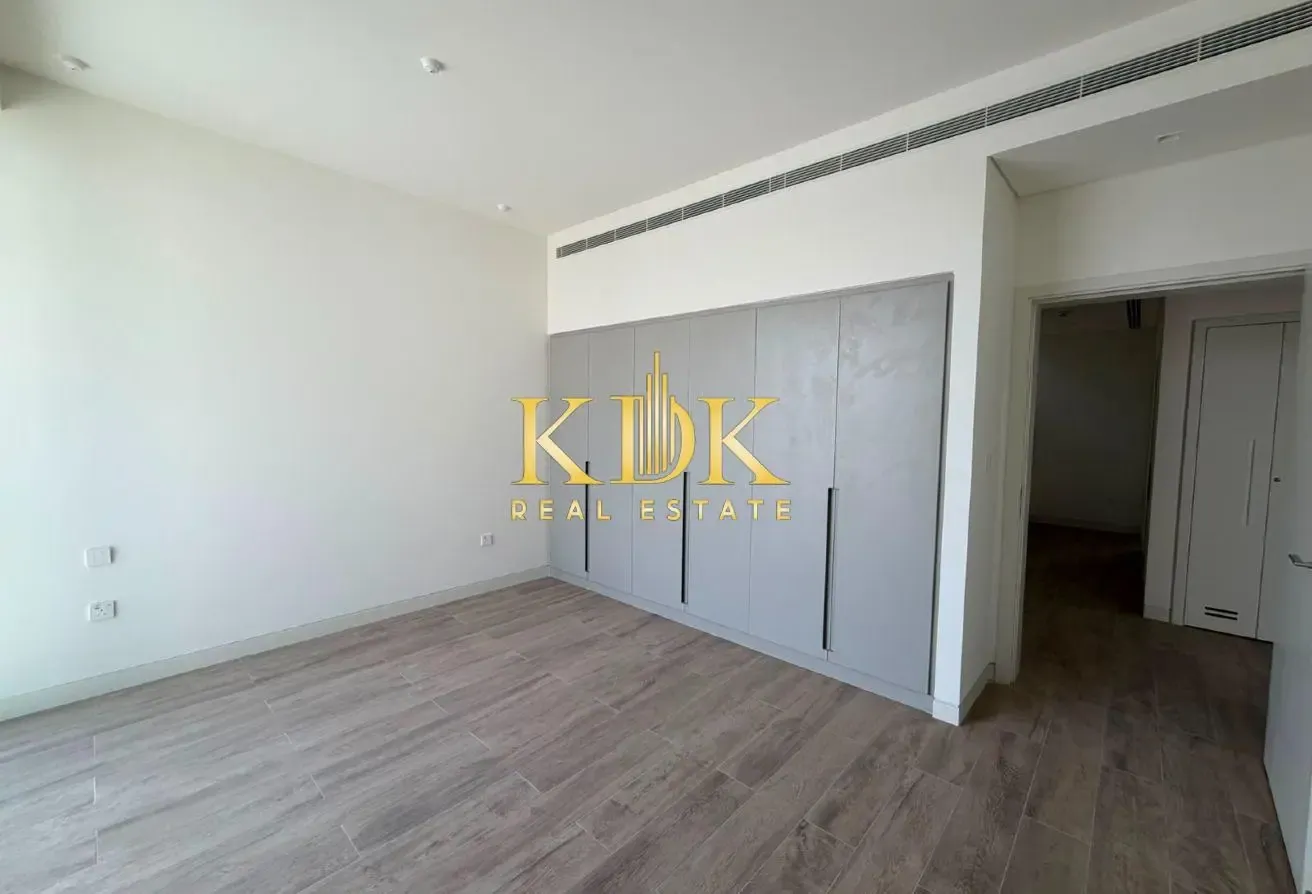 Corner Unit | Single Row | Spacious Layout