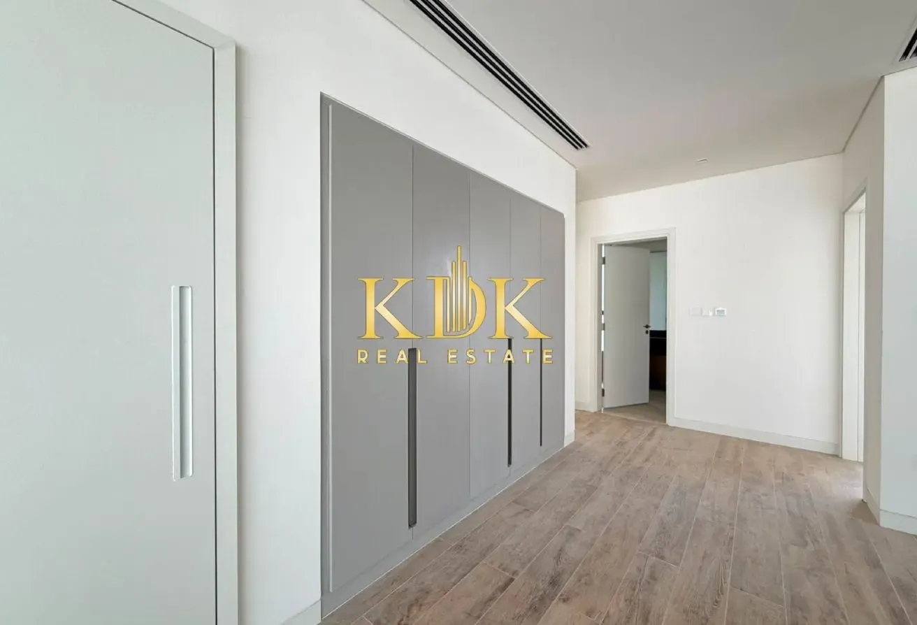 Corner Unit | Single Row | Spacious Layout