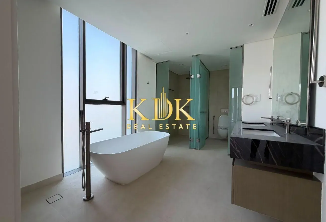 Corner Unit | Single Row | Spacious Layout