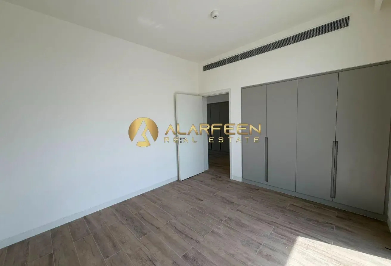 Single Row | Corner Unit | Prime Location