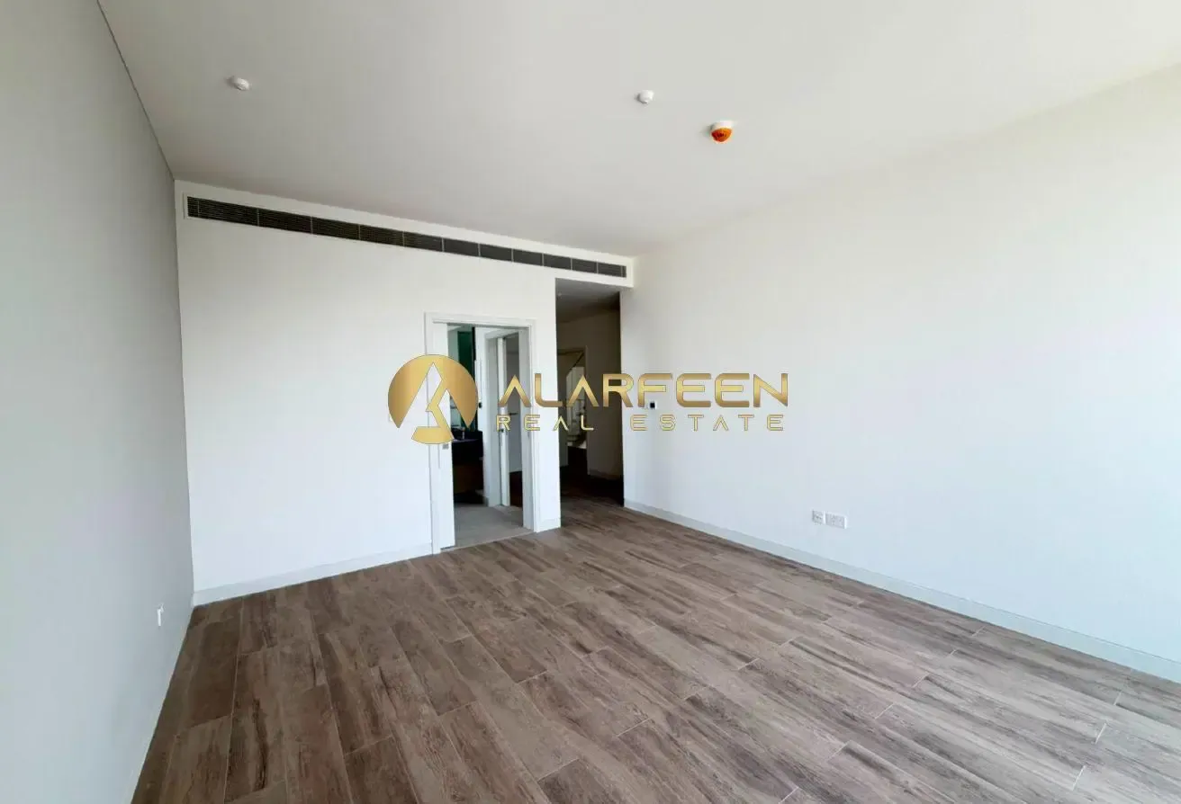 Single Row | Corner Unit | Prime Location