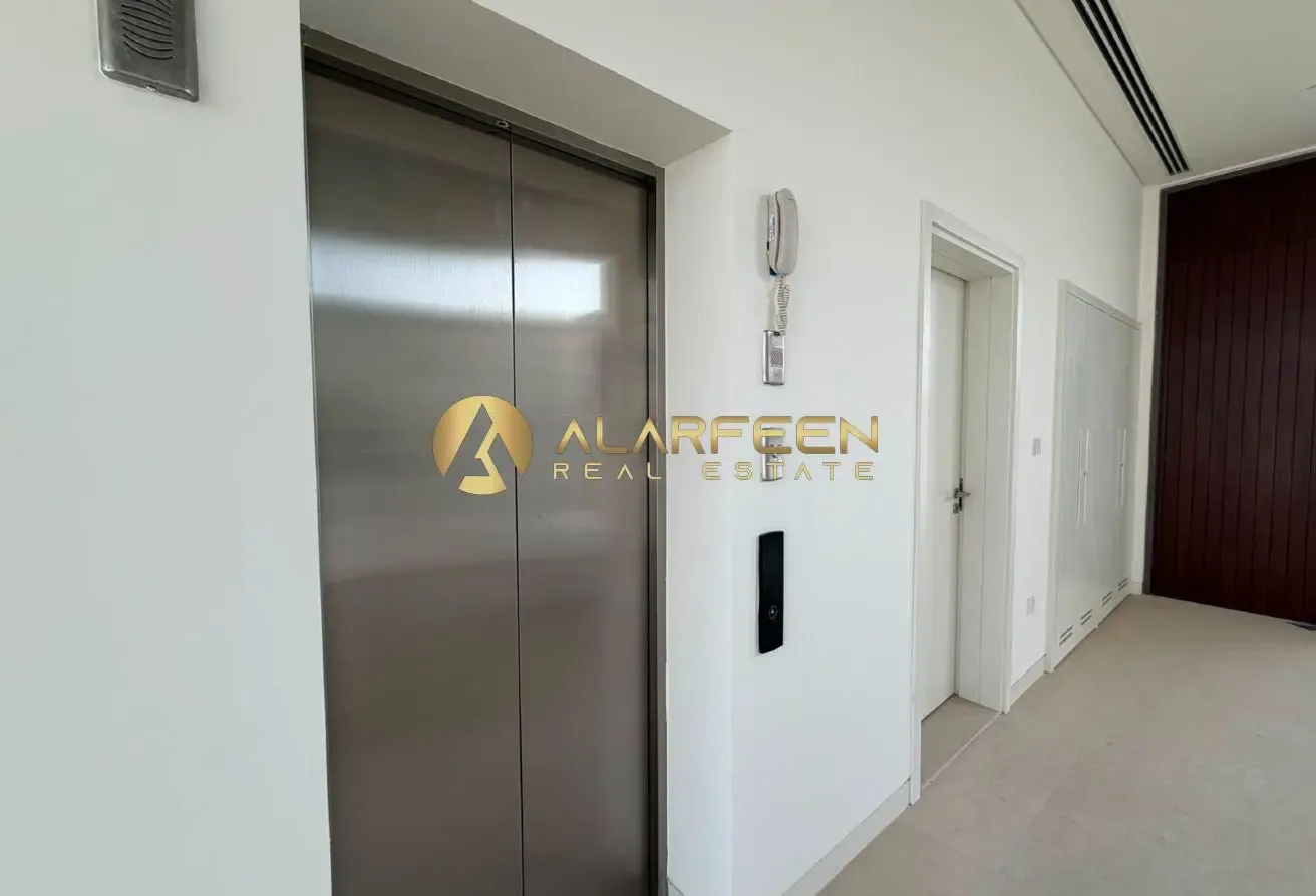 Single Row | Corner Unit | Prime Location