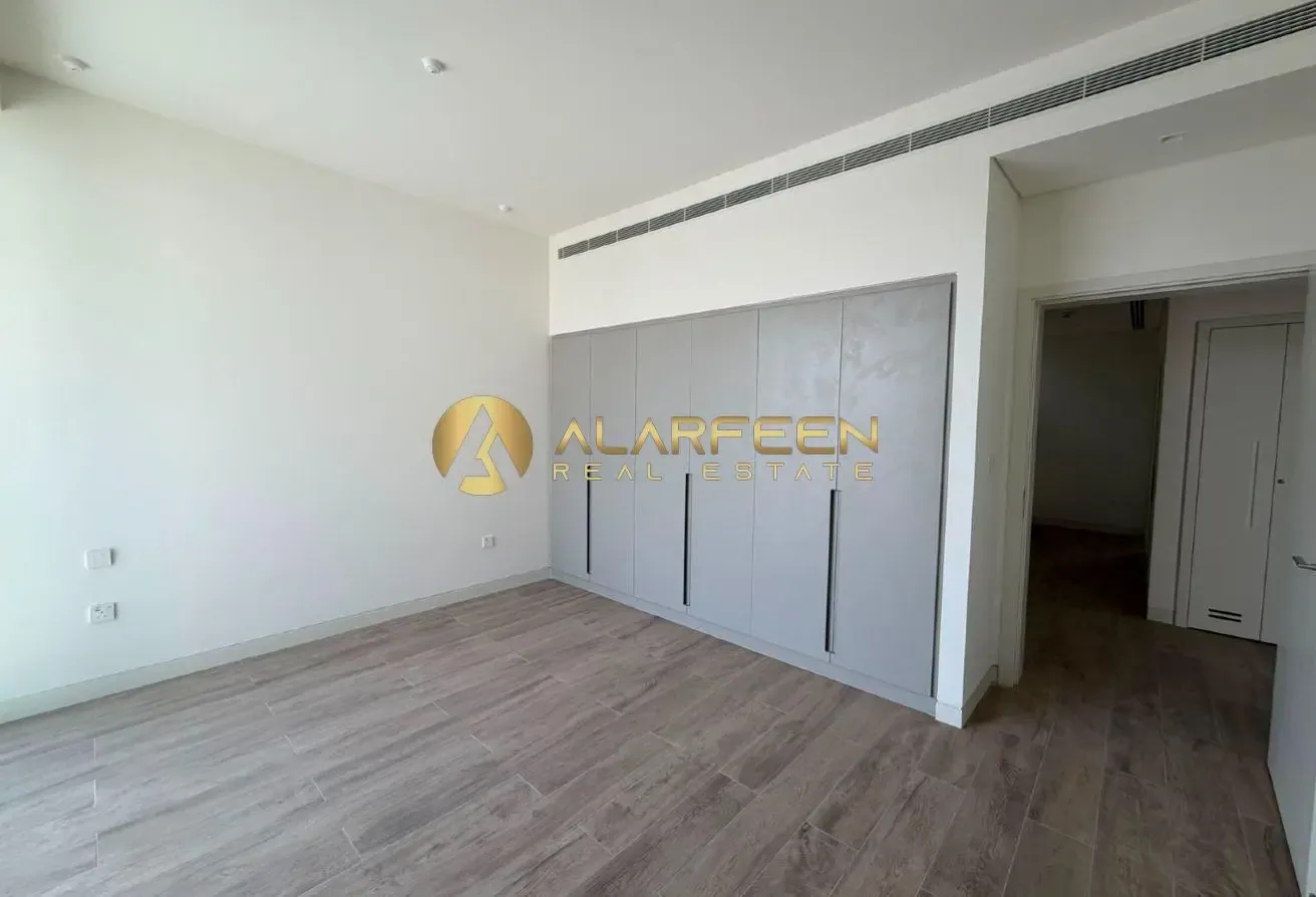 Single Row | Corner Unit | Prime Location