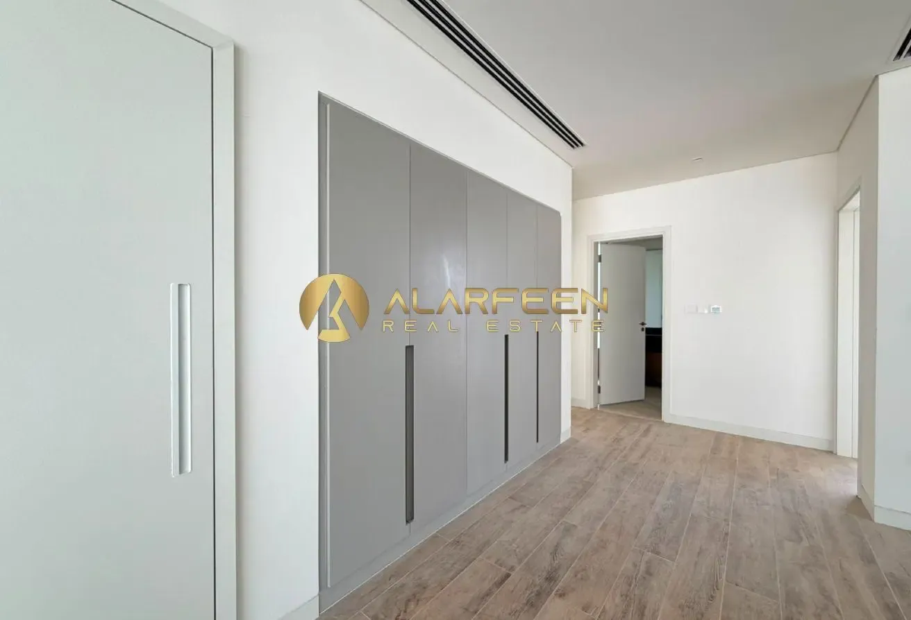 Single Row | Corner Unit | Prime Location