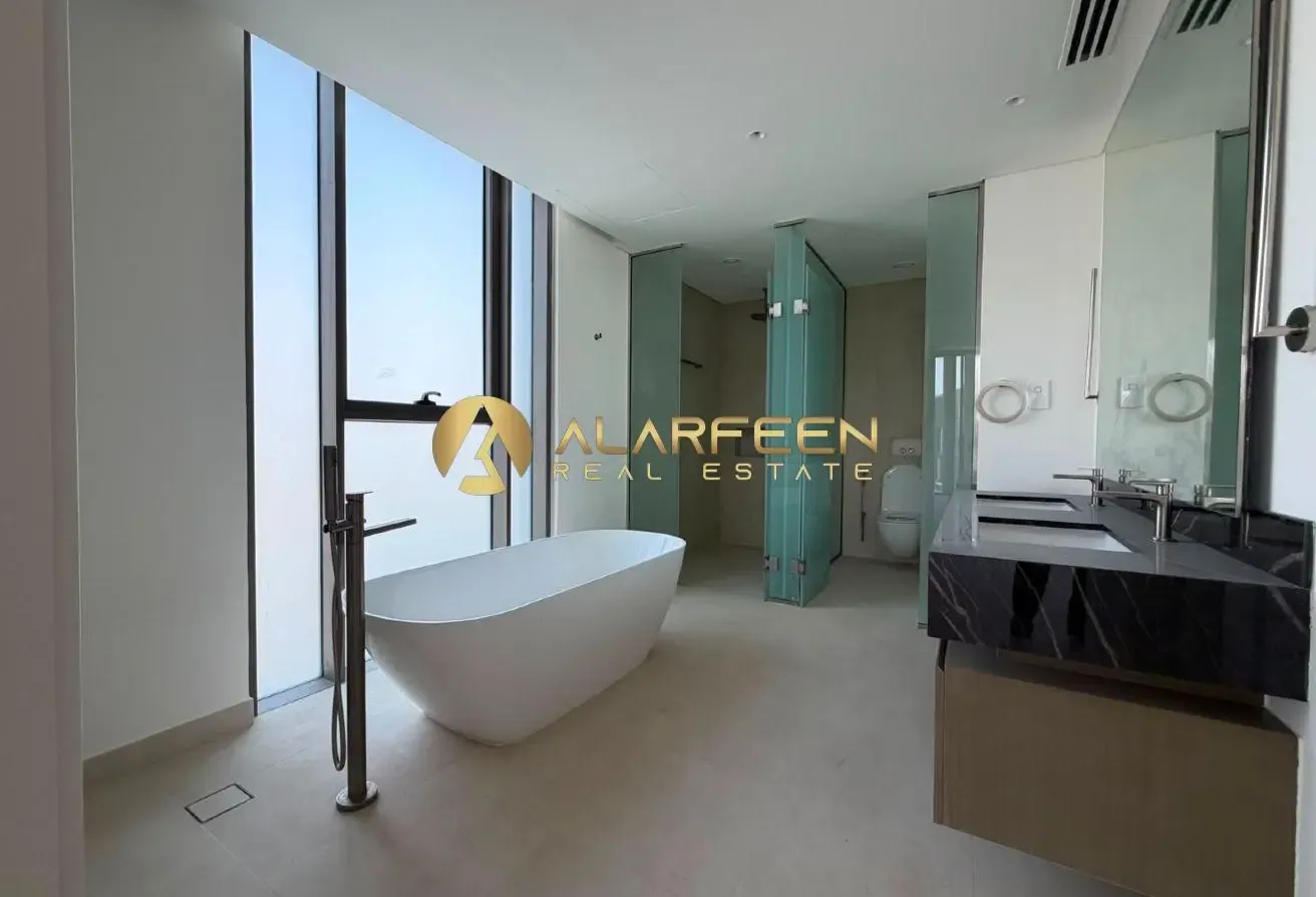 Single Row | Corner Unit | Prime Location