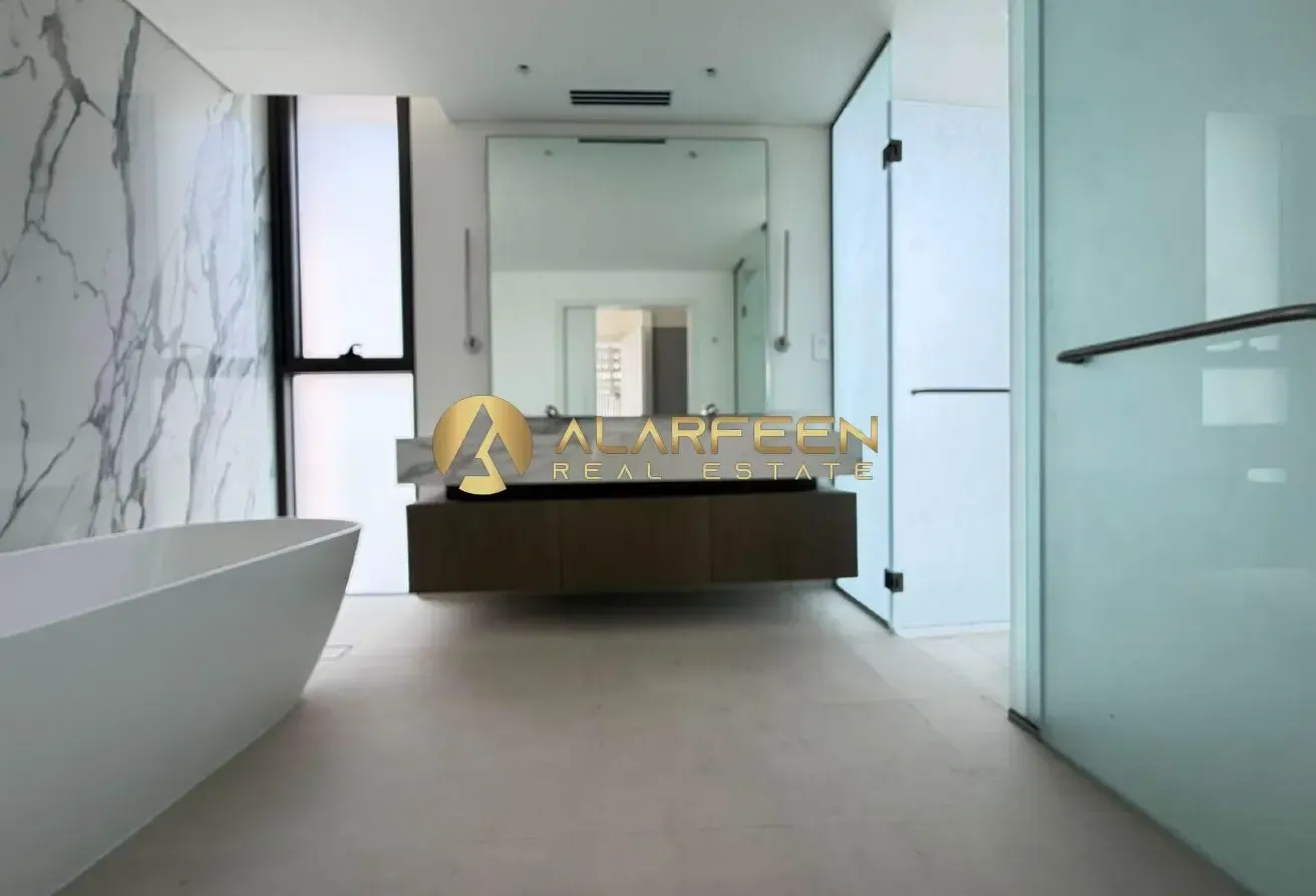 Single Row | Corner Unit | Prime Location