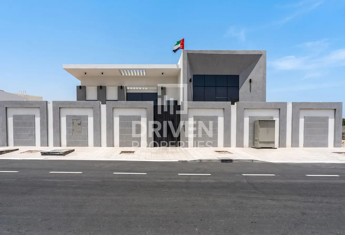 Huge Plot | Private Pool | Ready to Move in
