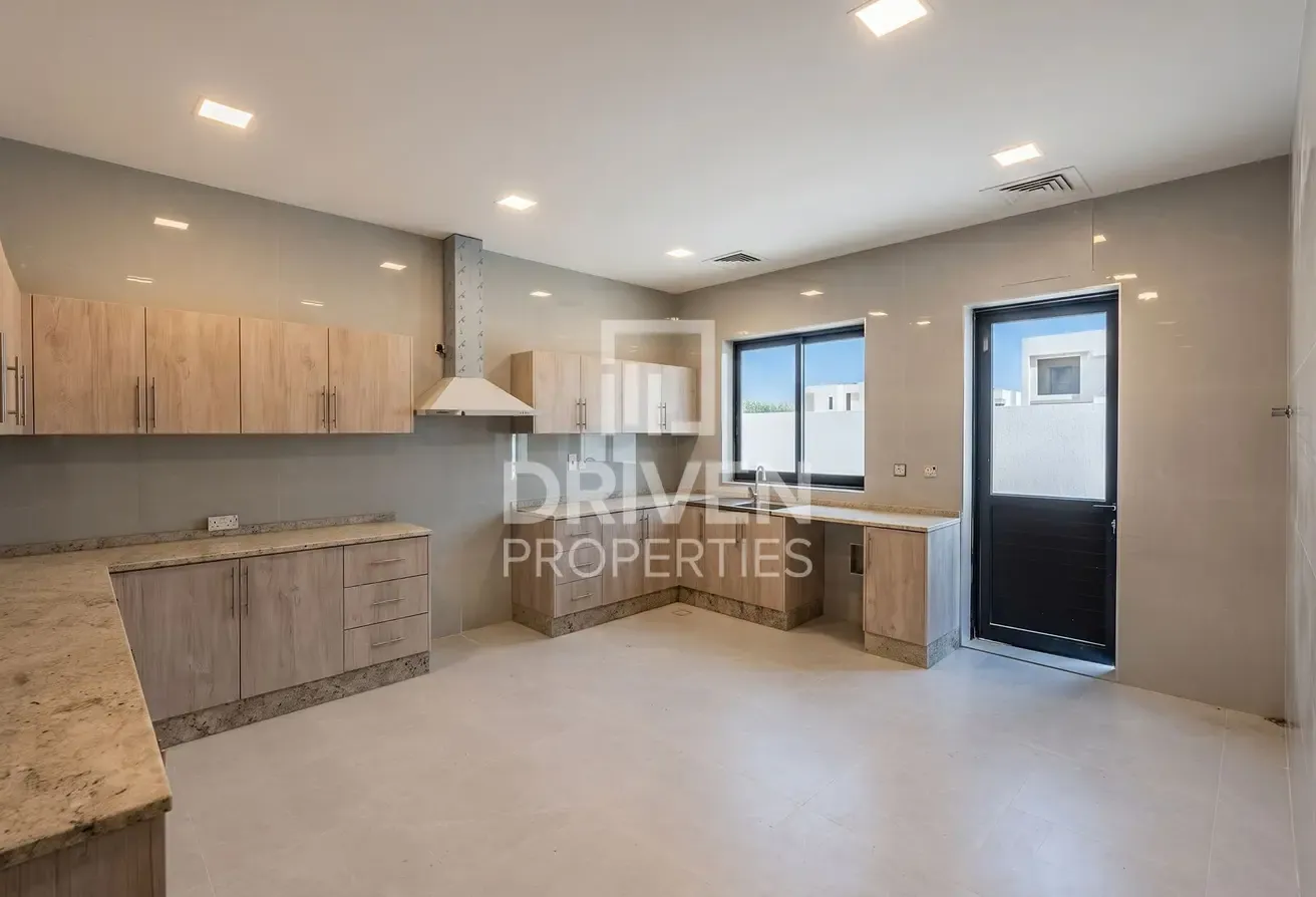 Huge Plot | Private Pool | Ready to Move in