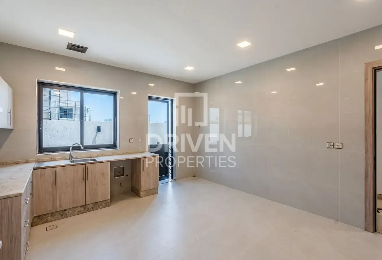 Huge Plot | Private Pool | Ready to Move in