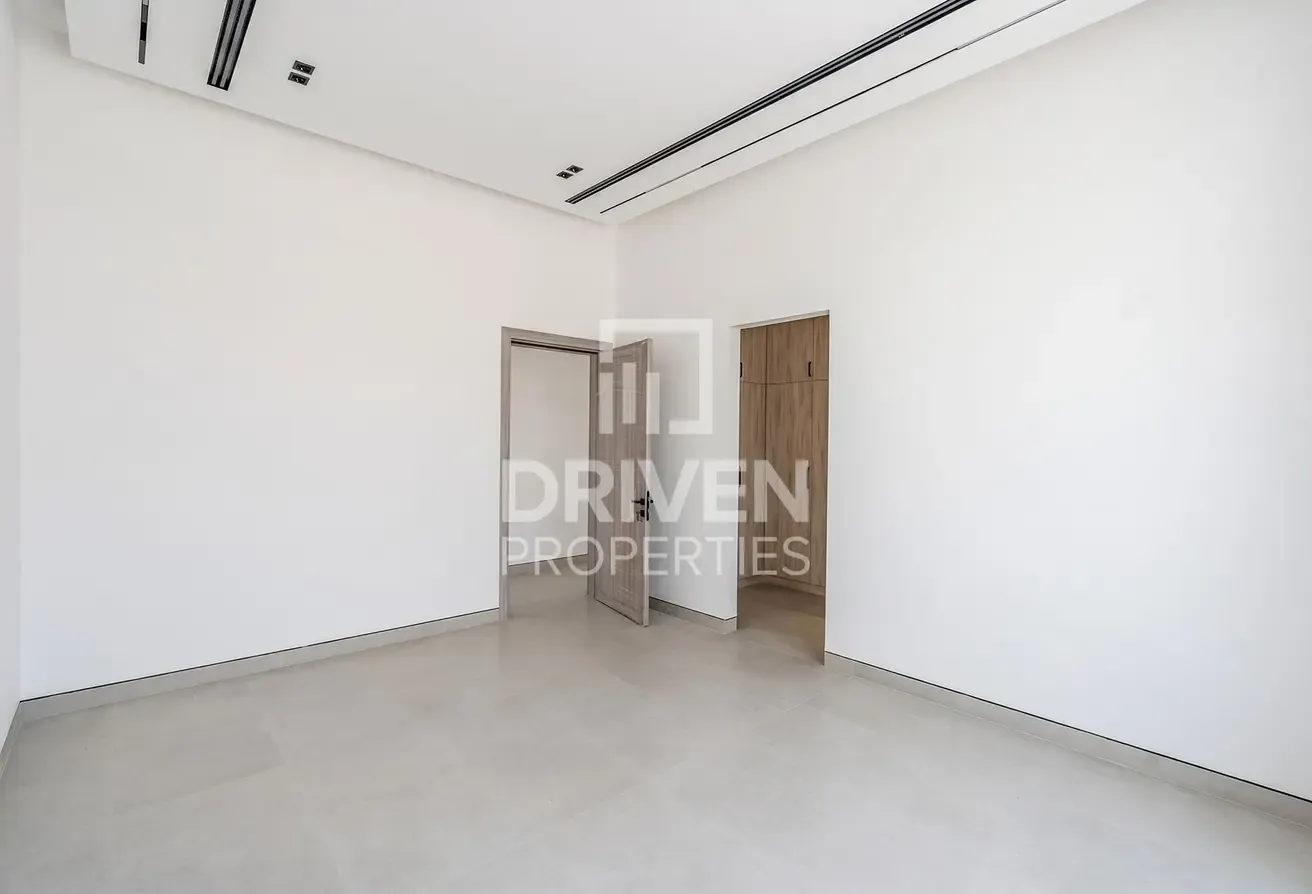 Huge Plot | Private Pool | Ready to Move in