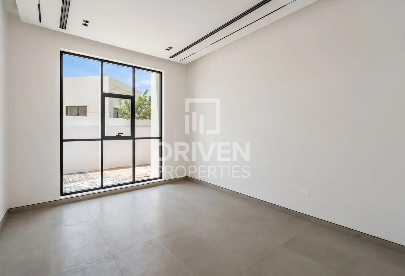 Huge Plot | Private Pool | Ready to Move in
