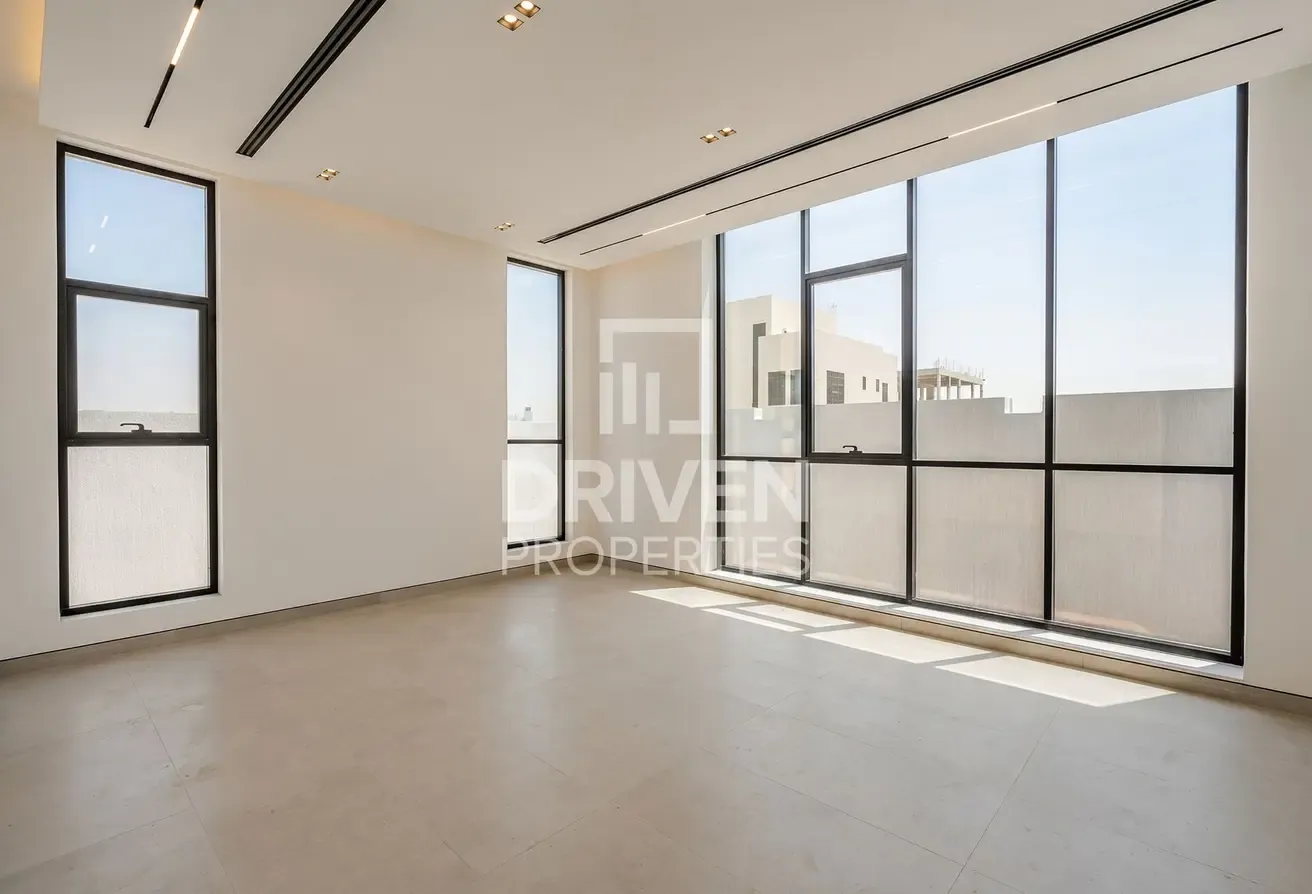 Huge Plot | Private Pool | Ready to Move in