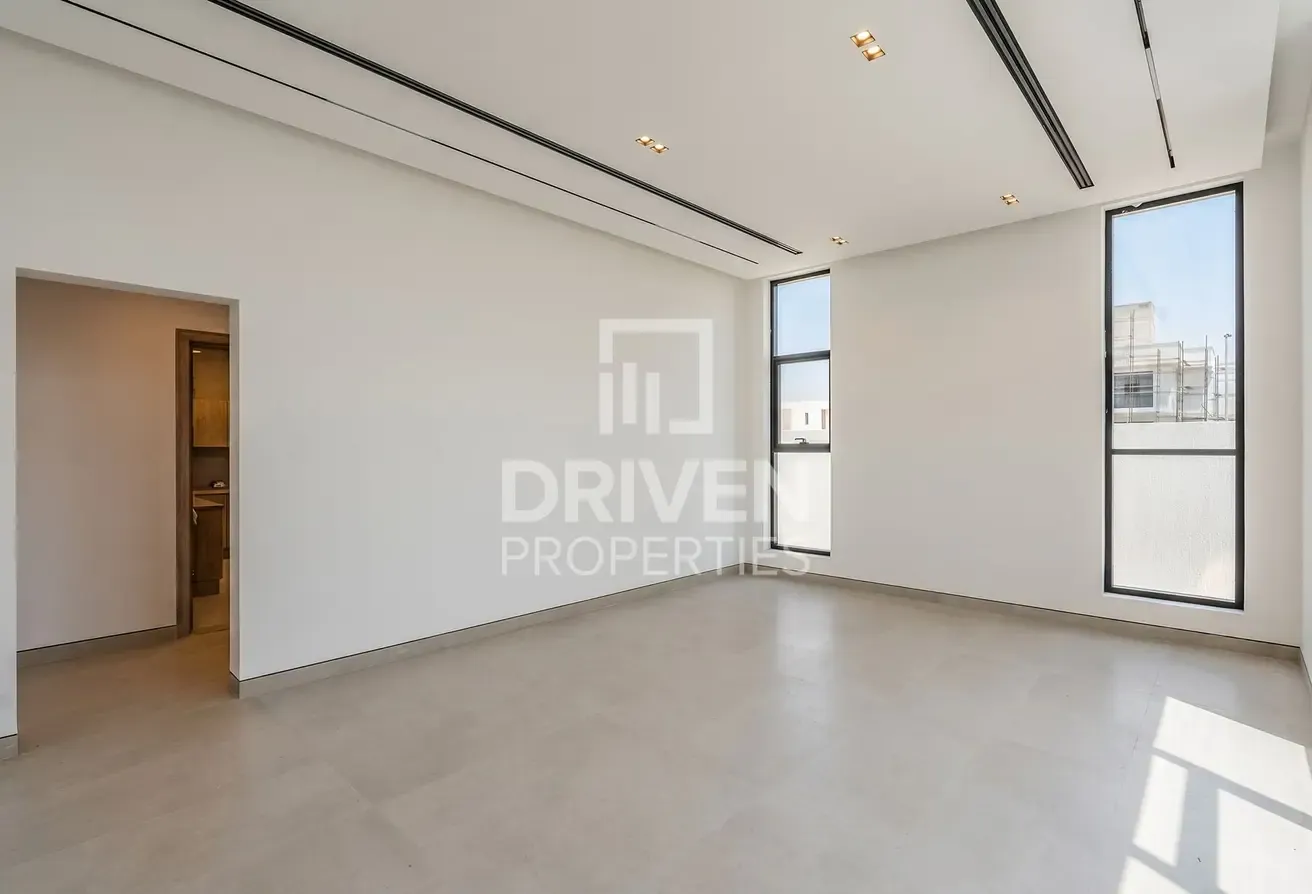 Huge Plot | Private Pool | Ready to Move in