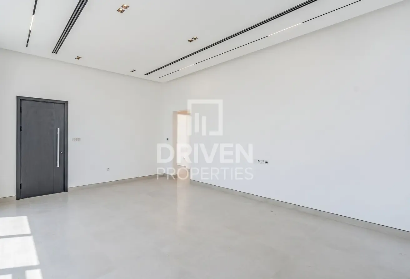 Huge Plot | Private Pool | Ready to Move in
