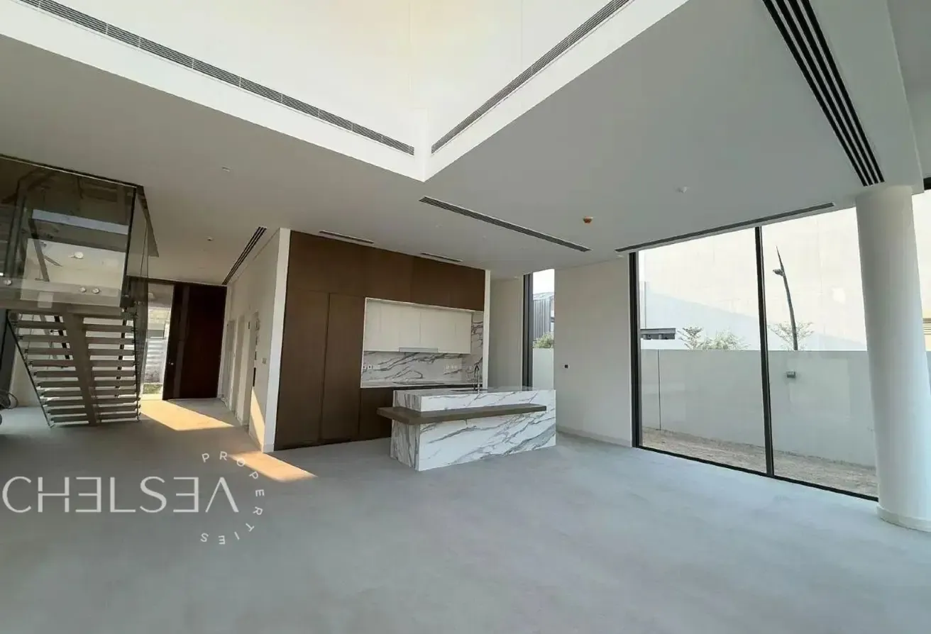 INDEPENDENT VILLA | VACANT | AREA SPECIALIST
