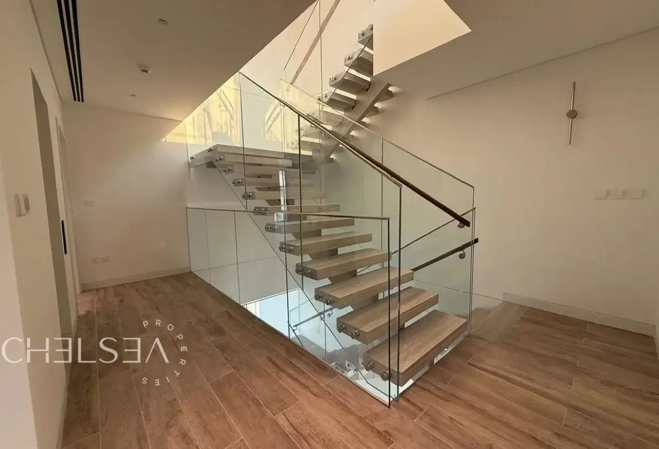 INDEPENDENT VILLA | VACANT | AREA SPECIALIST
