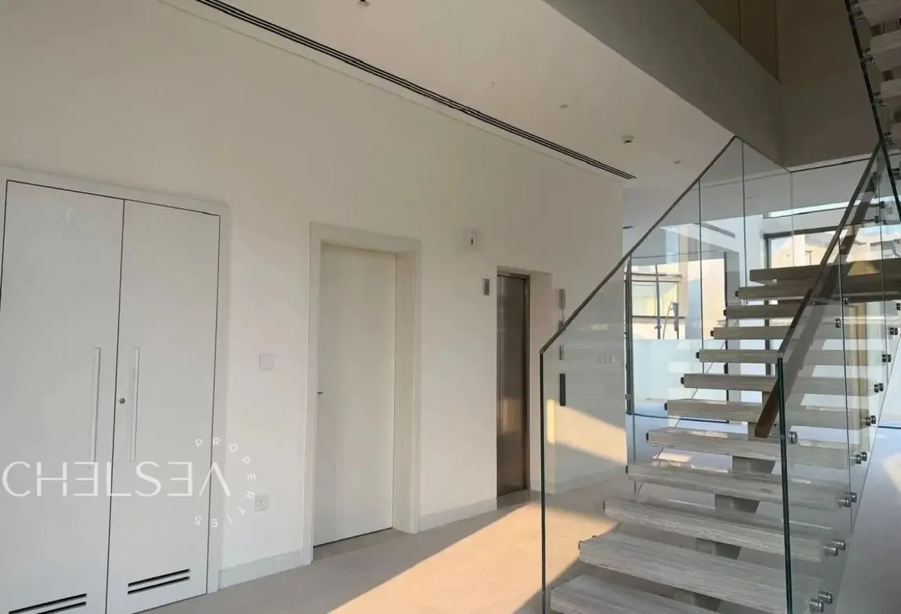INDEPENDENT VILLA | VACANT | AREA SPECIALIST