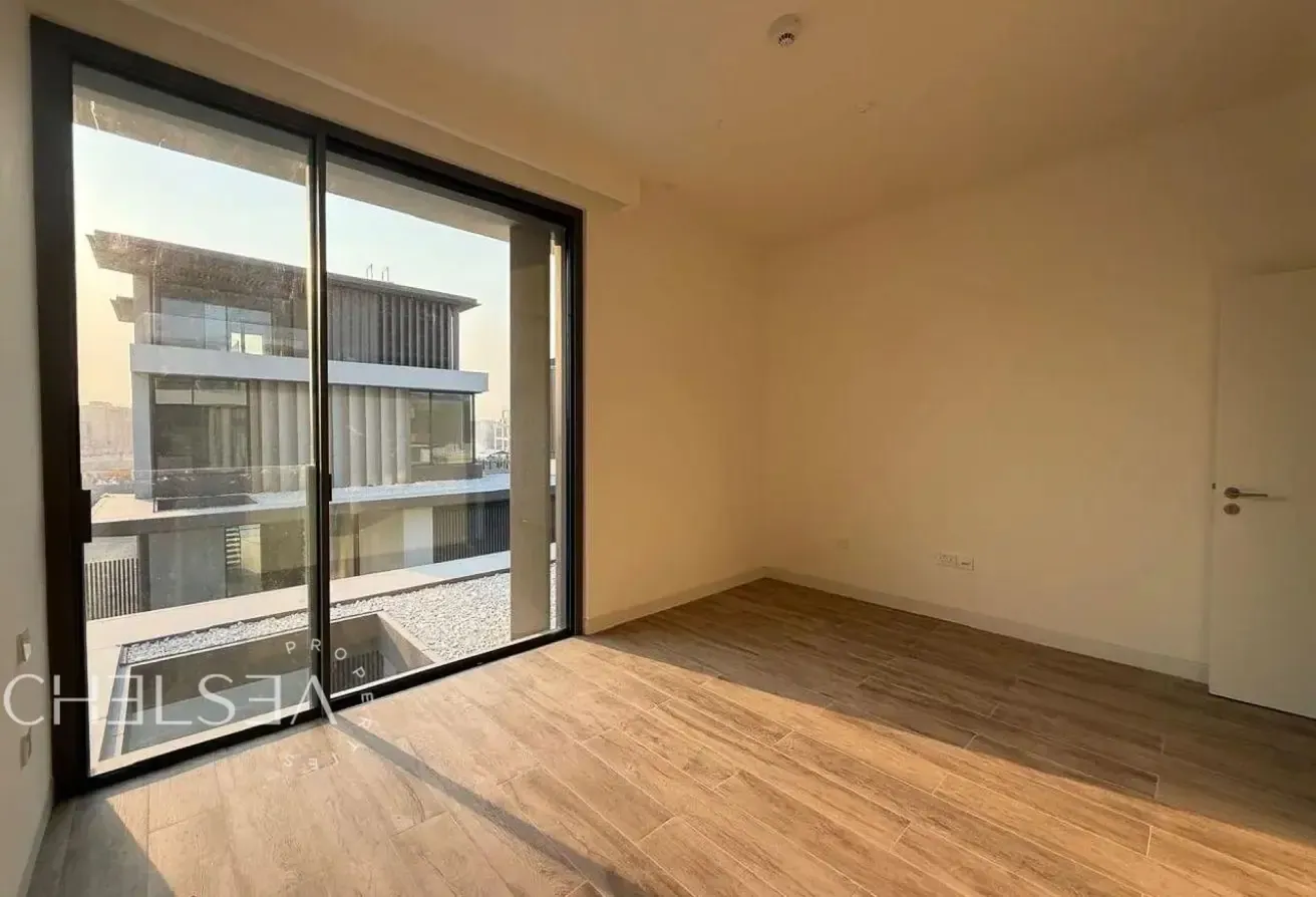 INDEPENDENT VILLA | VACANT | AREA SPECIALIST