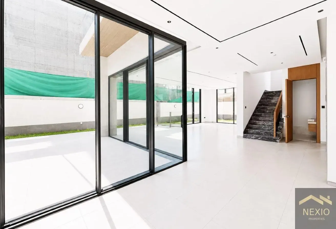 Specious Villa| Private Pool | Elevator inside
