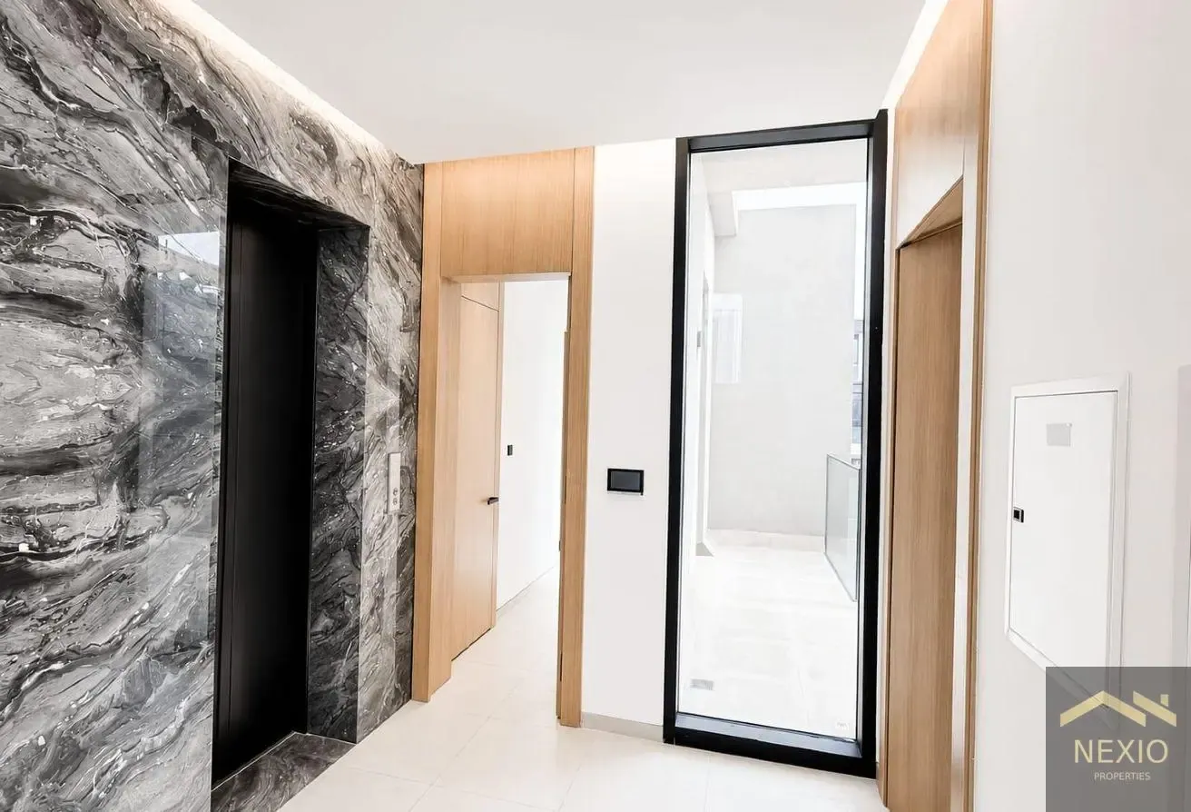 Specious Villa| Private Pool | Elevator inside