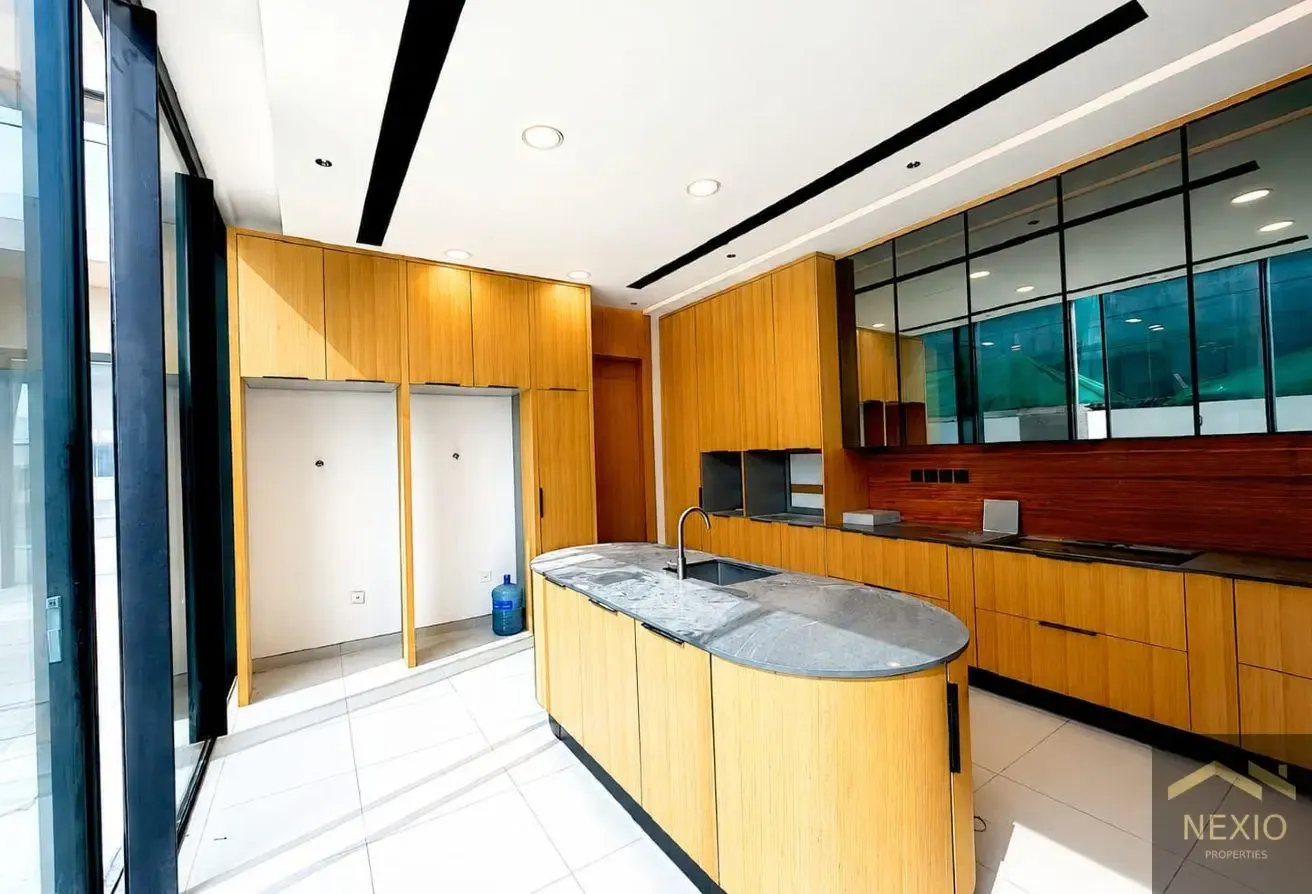 Specious Villa| Private Pool | Elevator inside
