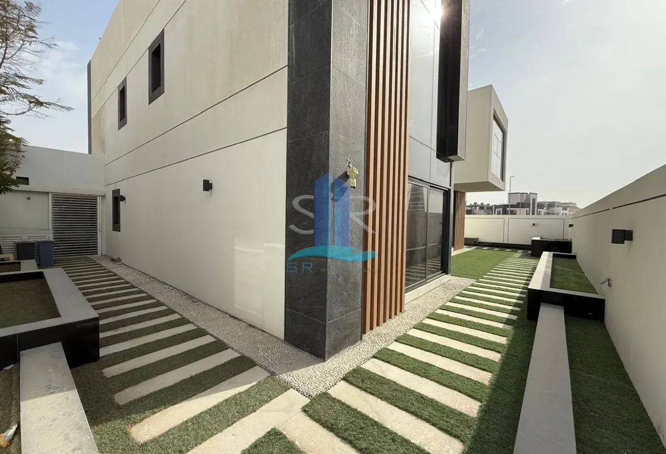 Exclusive | Custom Built | Furnished | Single Row