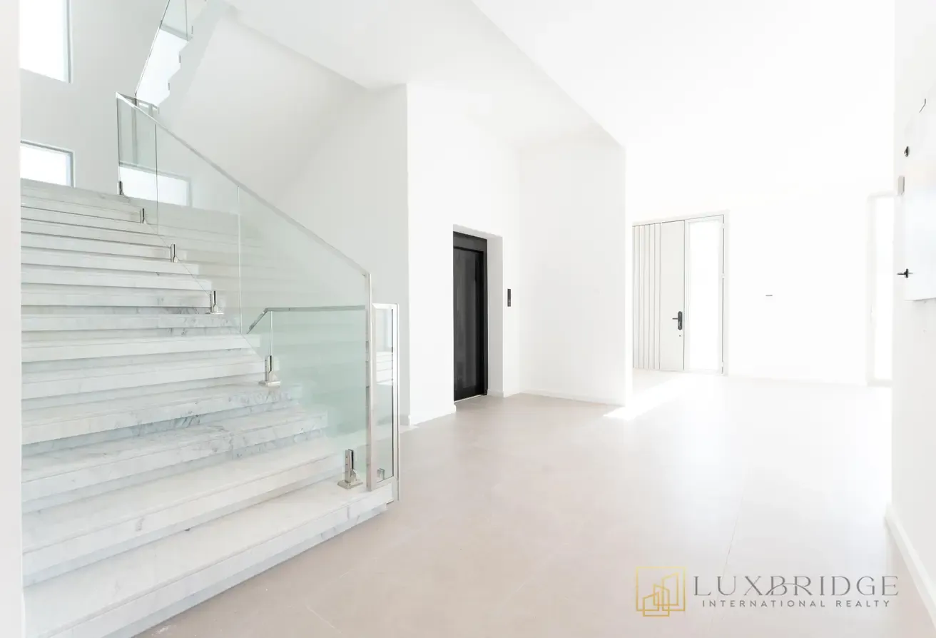 Stunning Villa | Brand New | Basement