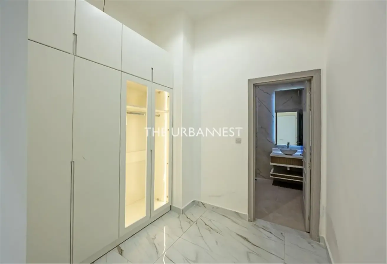 5BHK Family Villa | Vacant | with Elevator