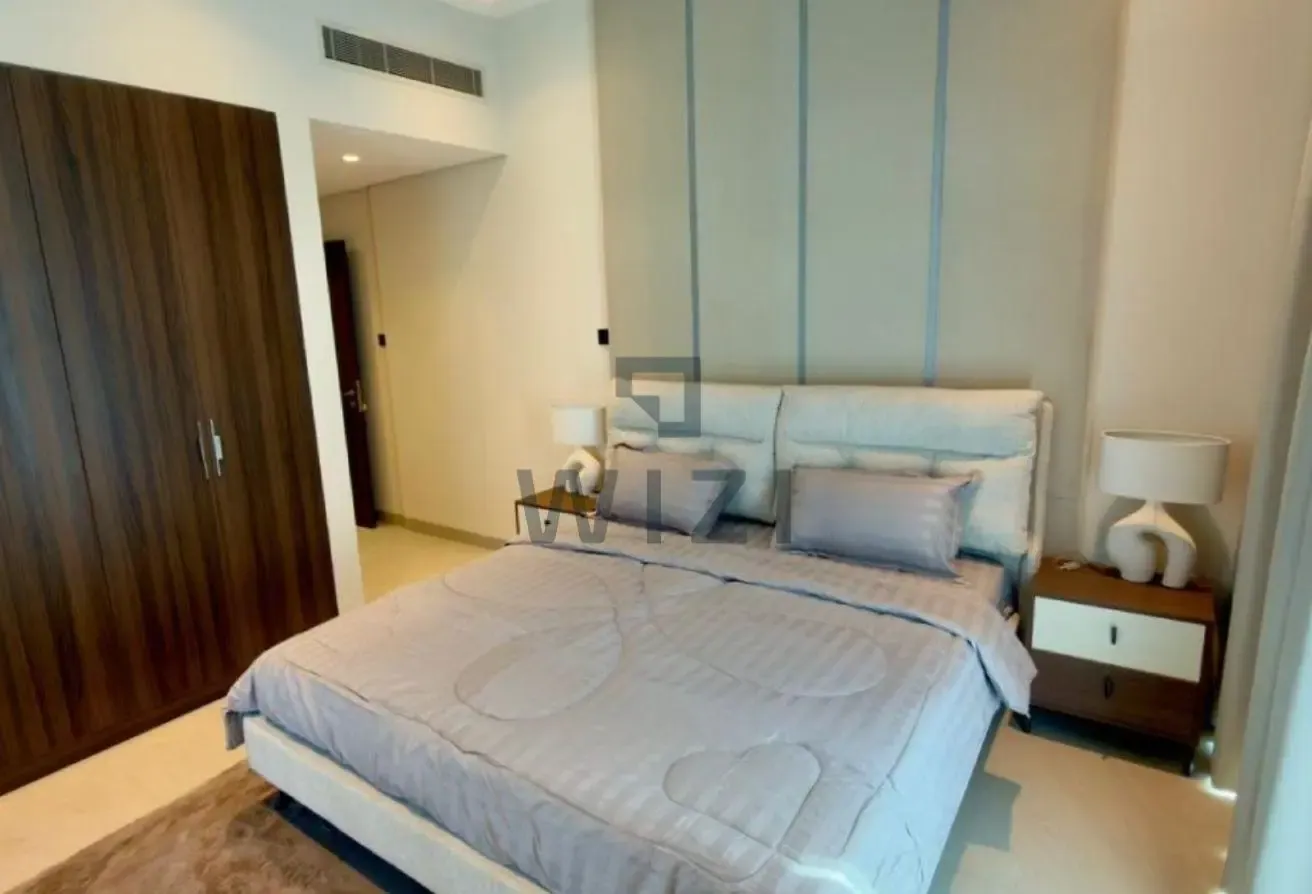 Furnished | 1BR + Study with Window | Corner Unit