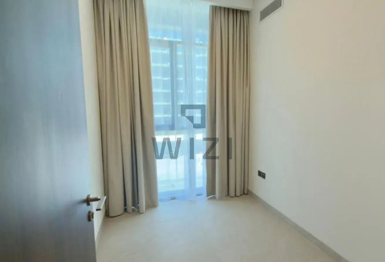 Furnished | 1BR + Study with Window | Corner Unit