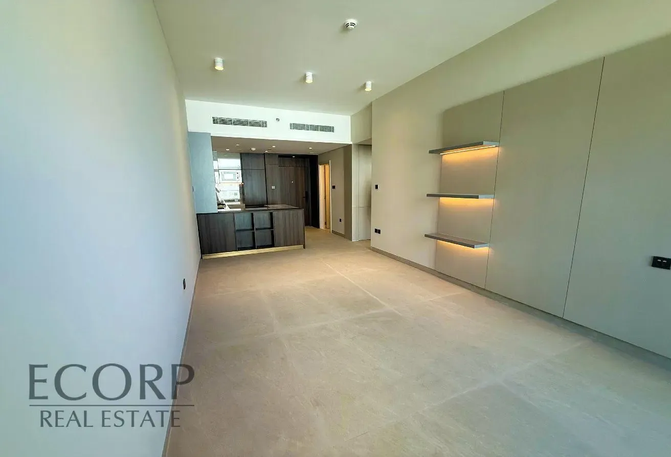 Ready to Move | Brand New | Fitted Kitchen