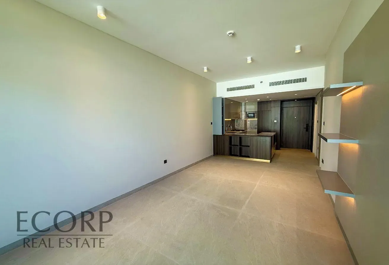 Ready to Move | Brand New | Fitted Kitchen