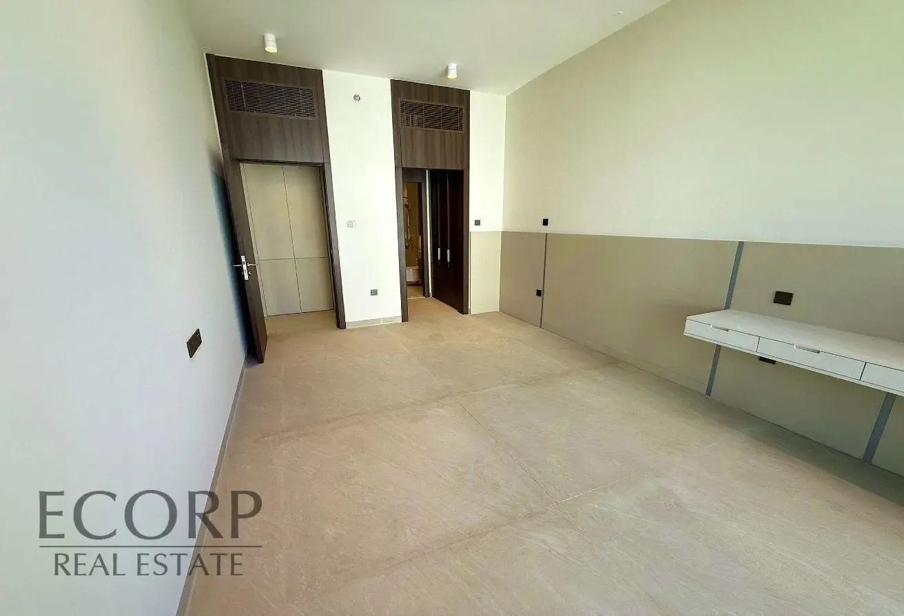 Ready to Move | Brand New | Fitted Kitchen