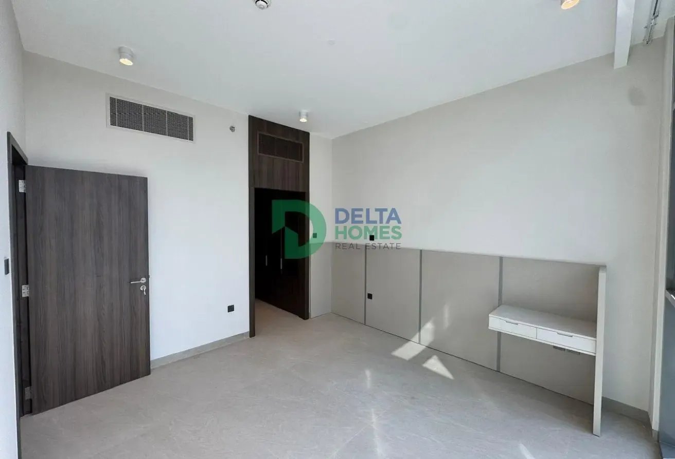 Brand New I Spacious  Ready to move in immediately