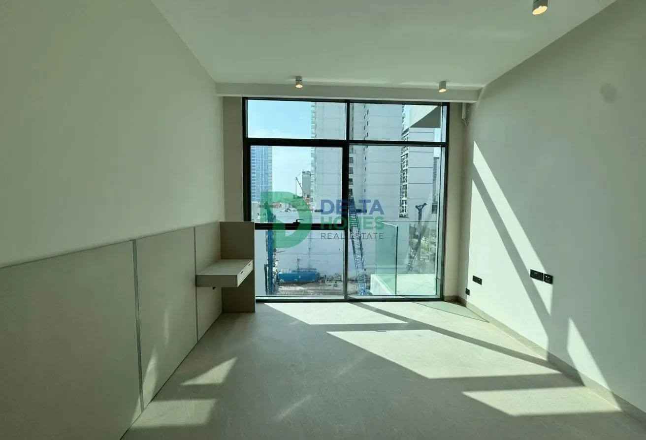 Brand New I Spacious  Ready to move in immediately